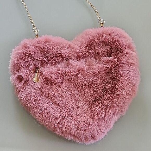 🎉 NEW🎉 Fuzzy Heart Crossbody Bag - Picture 4 of 9